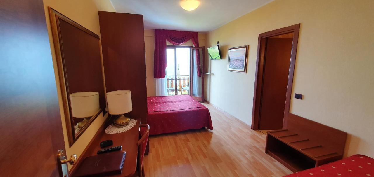 Panoramic Double or Twin Room Lake View
